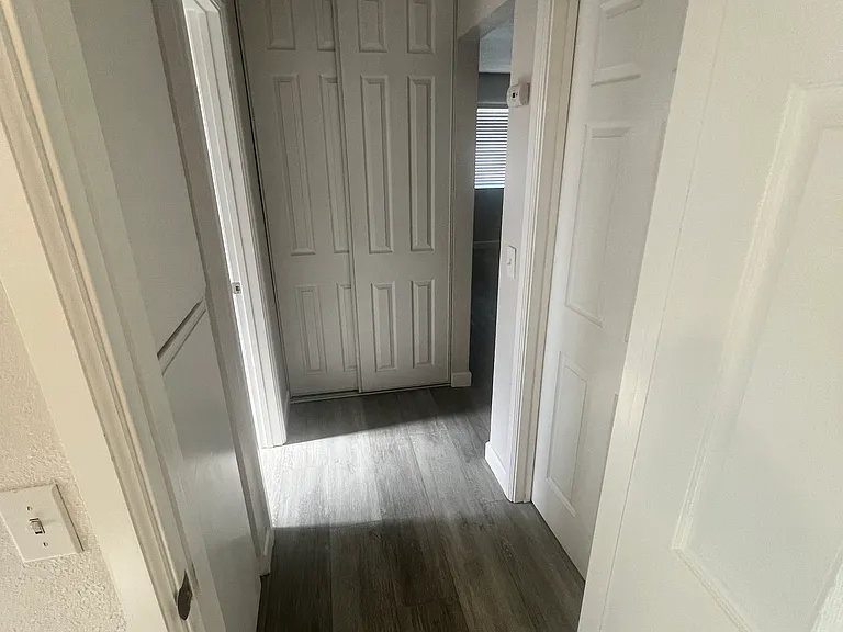 4875 Franklin Ave — Photo 8