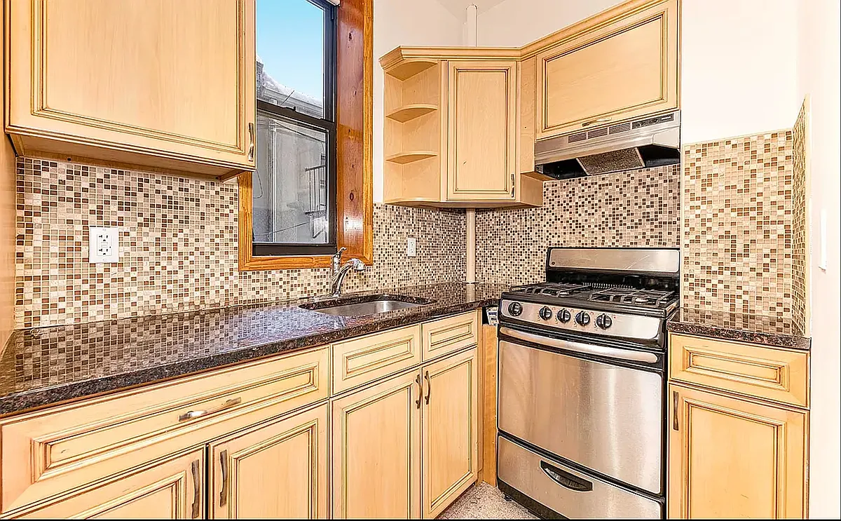 Building Photo - 86 E 3rd St #2A