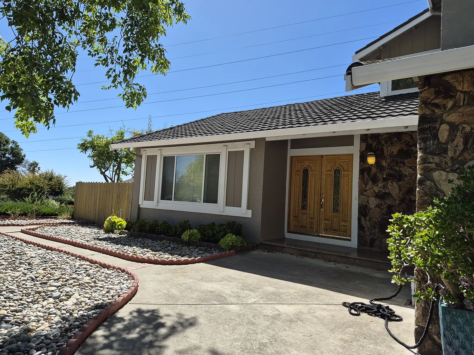 4 bed, 2262 sqft, $5,350 — Photo 2
