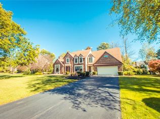 6321 Walnut Creek Dr, East Amherst, NY 14051