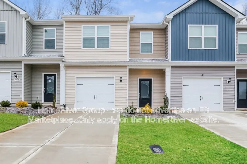 3 bed, 2.5 bath, 1725 sqft, $1,600 — Photo 1