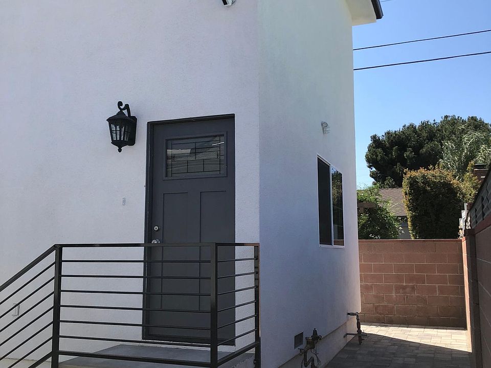 1st image of 8243 Babcock Ave