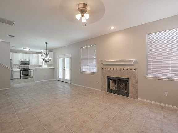 3rd image of 1011 Gazania Dr