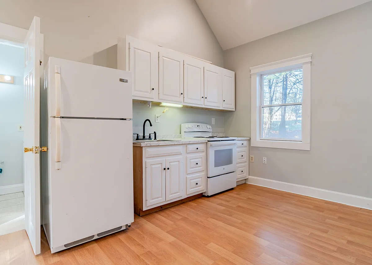 Photo 2 of 25 - 8 Western Ave #B - Gorham, ME Building Photo - 8 Western Ave #B