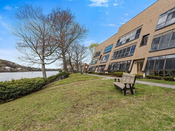 7 Eaglehead Ter APT 3, Shrewsbury, MA 01545