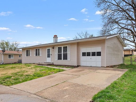 2nd image of 2140 Lindsay Ln