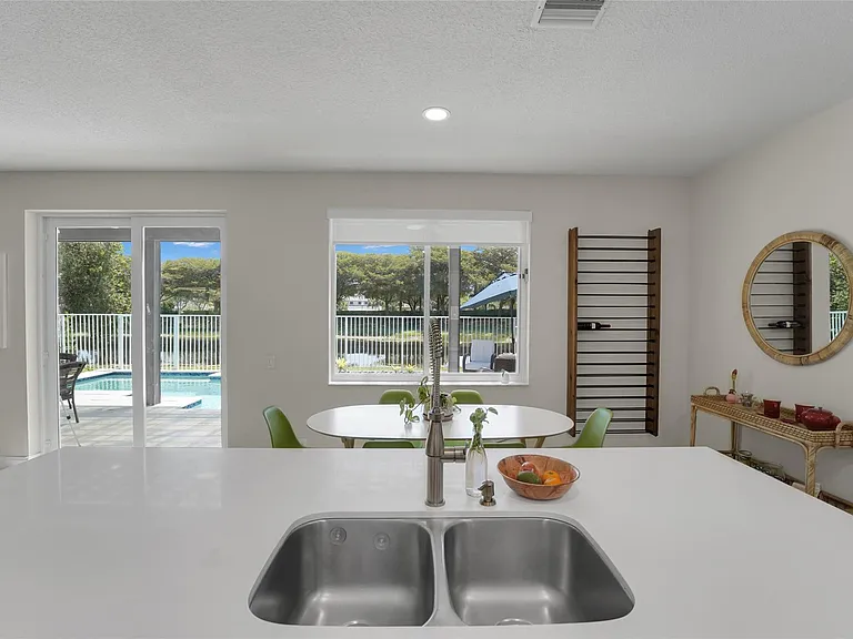 1070 Bluewood Ter — Photo 14