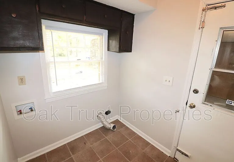 2395 Vistavia Rd — Photo 18