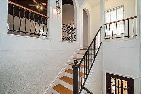 3rd image of 7315 Lindell Blvd #2