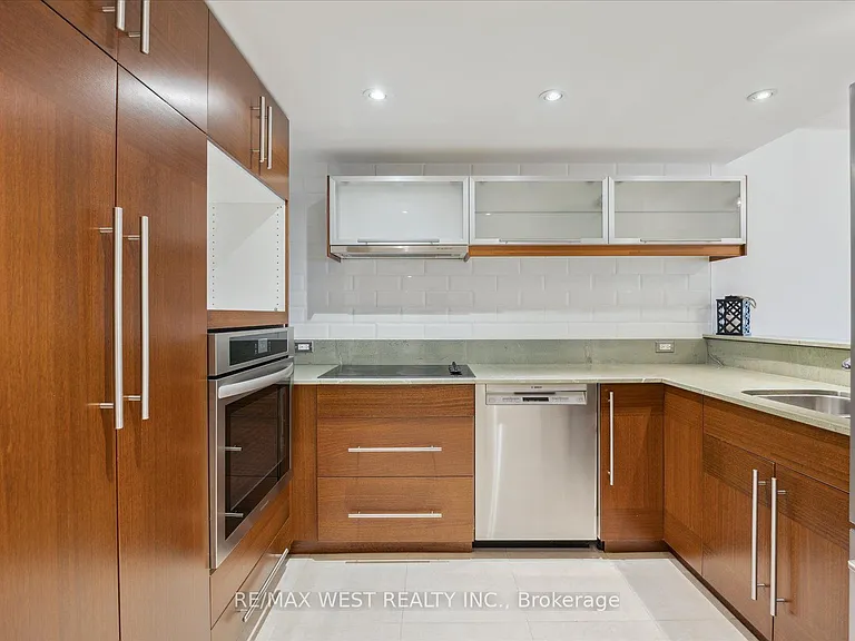 225 Davenport Rd #503 — Photo 6