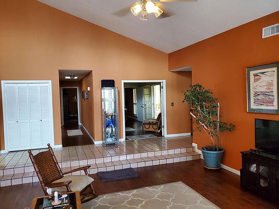4th image of 712 Cresta Alta Dr