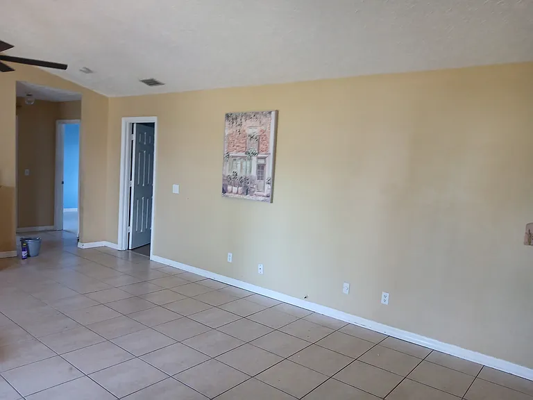 641 NW Cardinal Dr — Photo 3