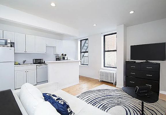 5th image of 191 Orchard St APT 1D