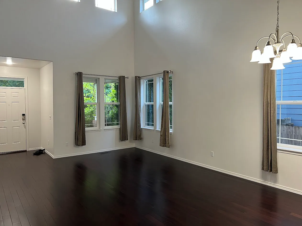 4 bed, 2.5 bath, 3170 sqft, $4,695 — Photo 2