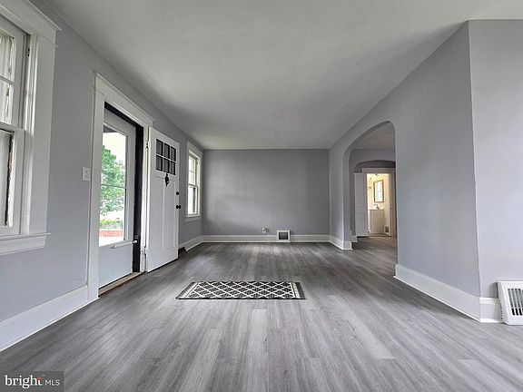 3rd image of 220 Meadow Rd