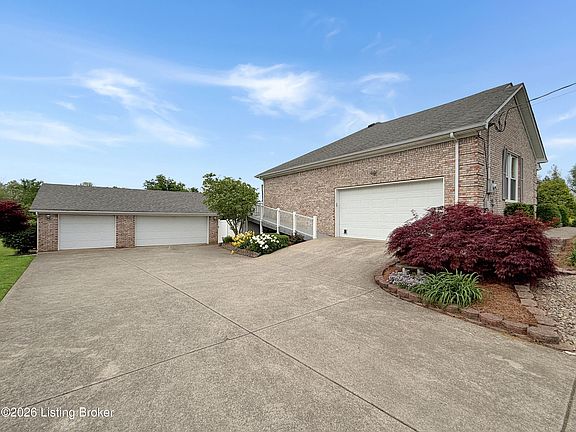 3rd image of 314 Stoney Ln