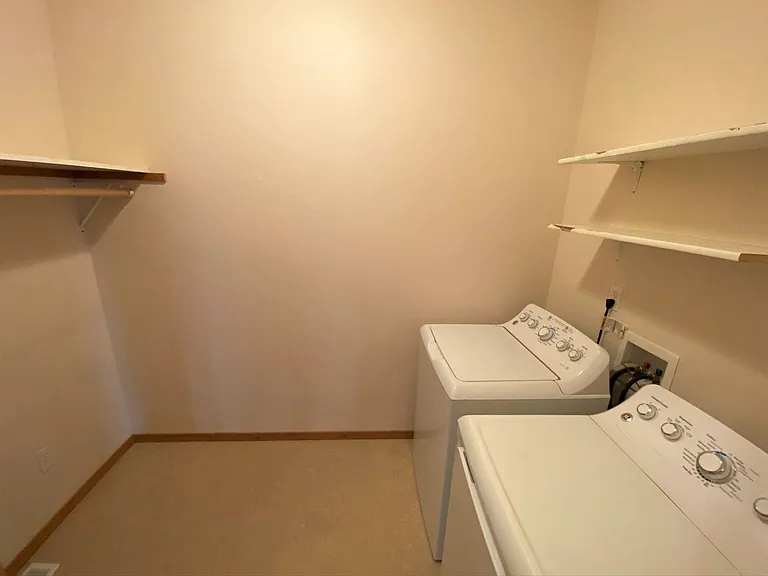 2405 N Lilac Way — Photo 24