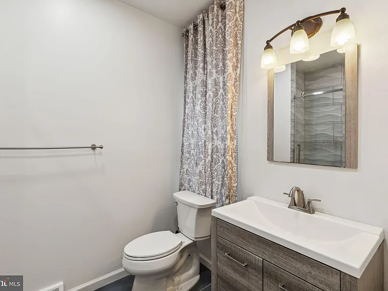 1808 W Diamond St #1 — Photo 14