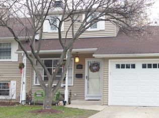 1219 E Lowden Ave, Wheaton, IL 60189