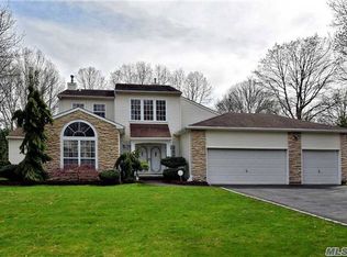 38 Arbor Field Way, Lake Grove, NY 11755