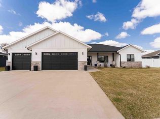1230 Crockett Dr, Holmen, WI 54636