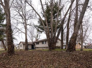 48 Hemlock Woods Ln, Greece, NY 14615