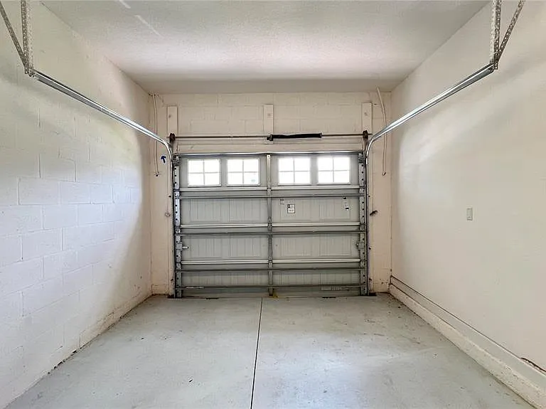 2353 Victoria Dr — Photo 8