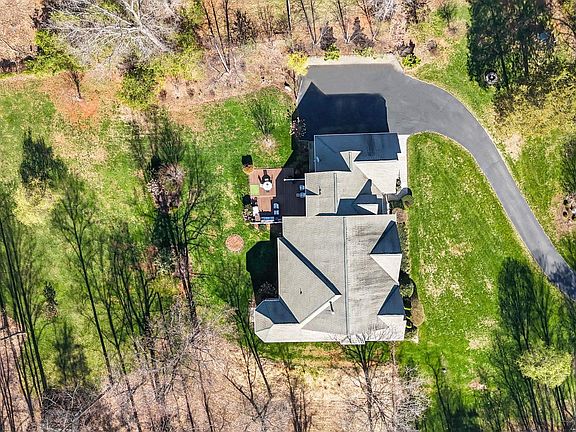 4th image of 1309 Middle River Rd