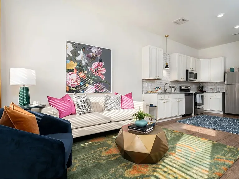Skytop Apartments — Photo 2