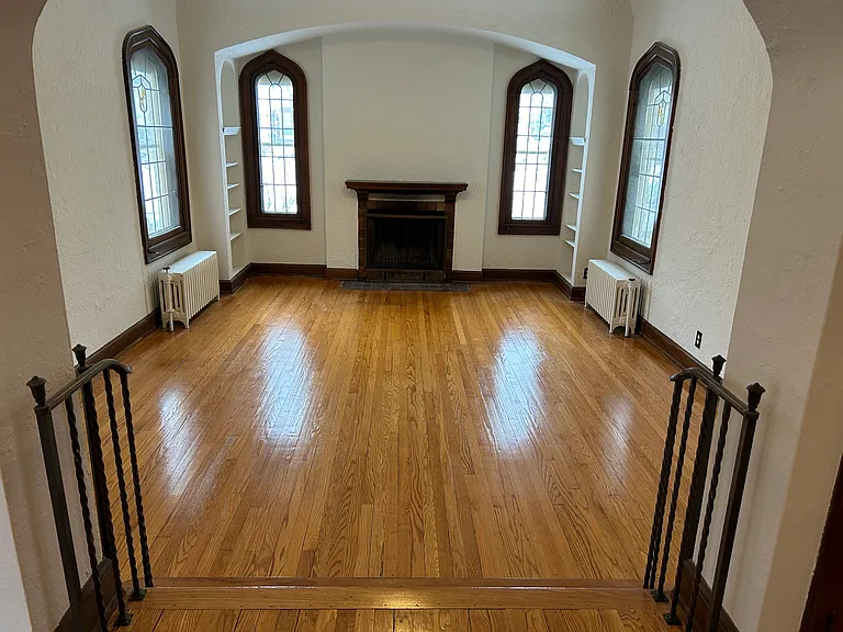 2415 E Stratford Ct — Photo 3