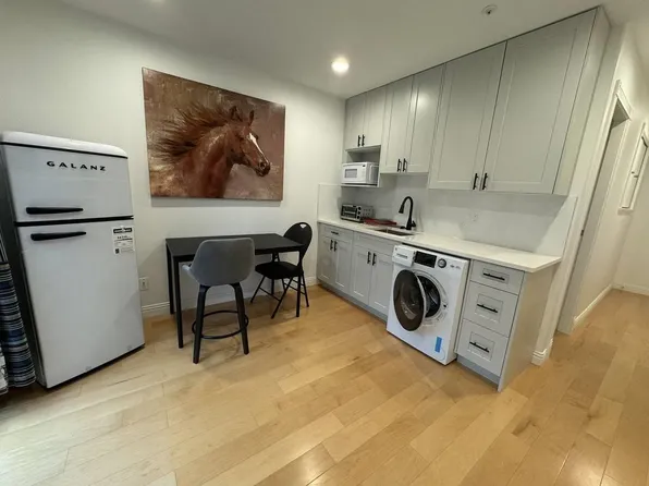 3000 W 42nd Ave, Vancouver, BC V6N 3G4