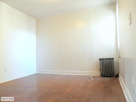 3rd image of 578A Morgan Ave APT 4