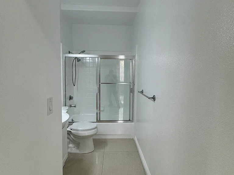12222 Moorpark St #206 — Photo 19
