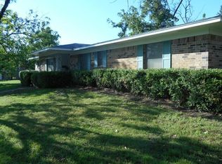 2915 Carson Ln, Paris, TX 75460