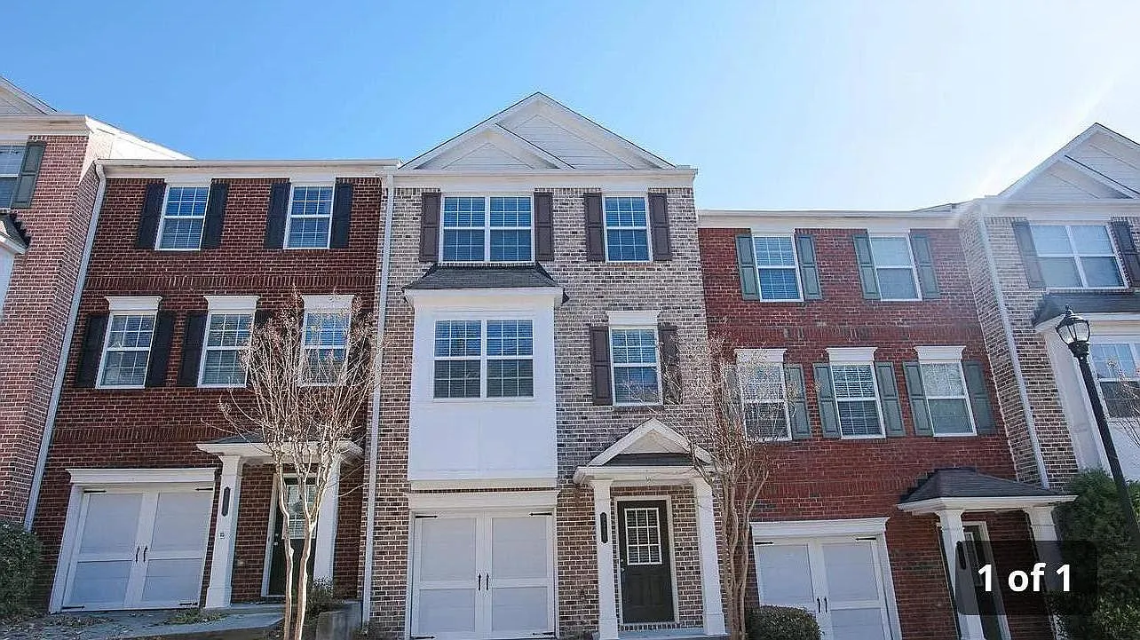 3 bed, 1306 sqft, $2,800 — Photo 1