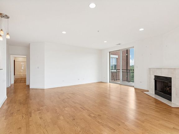 5th image of 1700 Riverwoods Dr APT 620