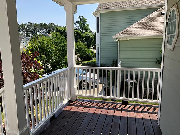 3rd image of 208 Abbey Oak Ln