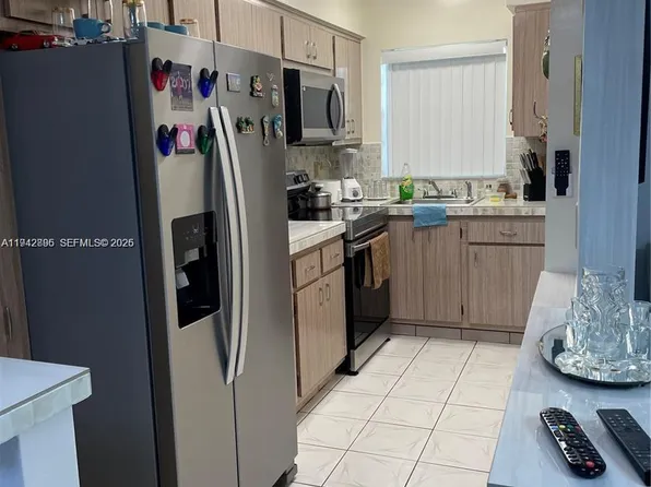 181 NE 14th Ave APT 23B, Hallandale Beach, FL 33009