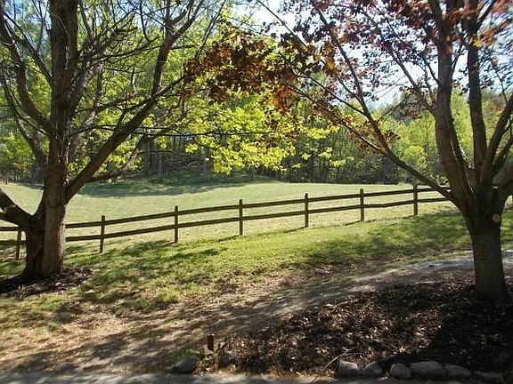 5th image of 313 Woodland Ln