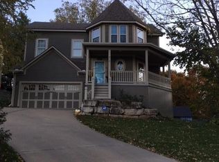 512 Spring St, Weston, MO 64098