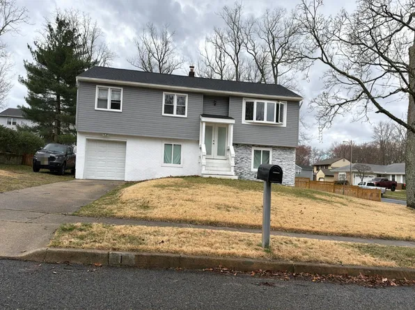 1 Beechwood St, Turnersville, NJ 08012