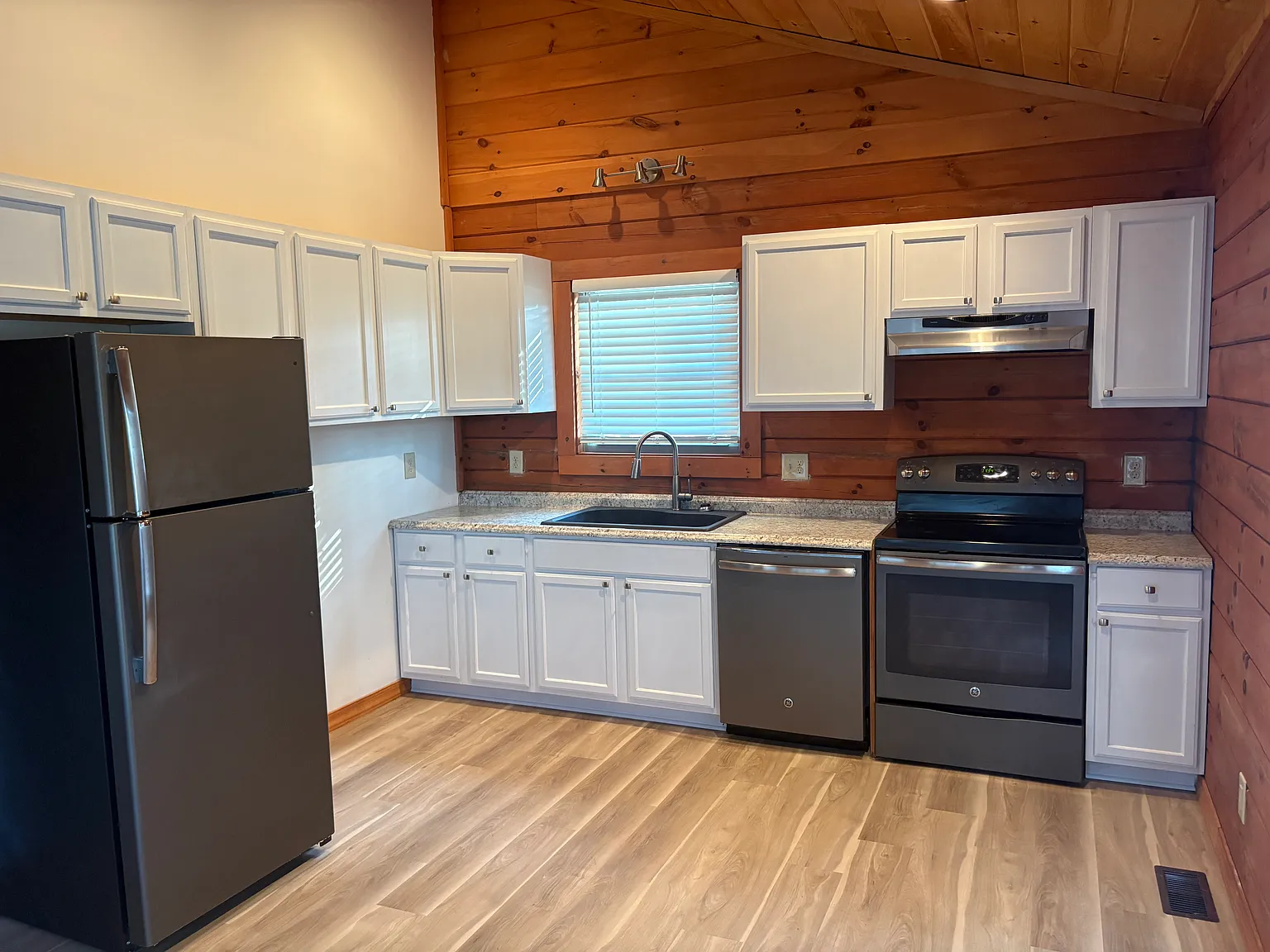 2 bed, 576 sqft, $1,075 — Photo 4