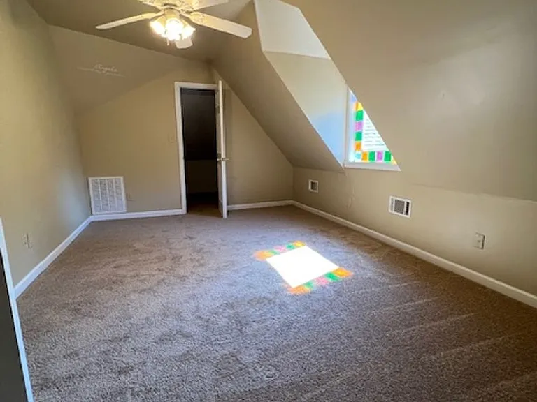 217 White Oak St — Photo 4