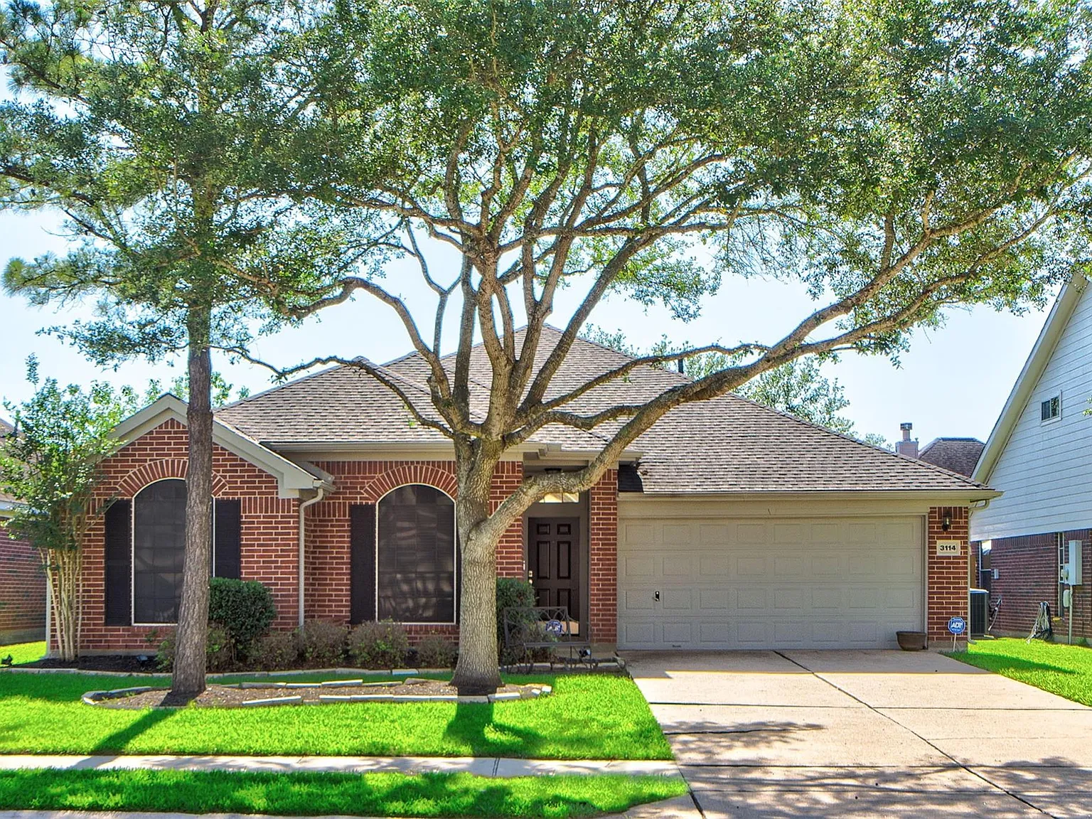 3 bed, 2.0 bath, 1967 sqft, $2,250 — Photo 1