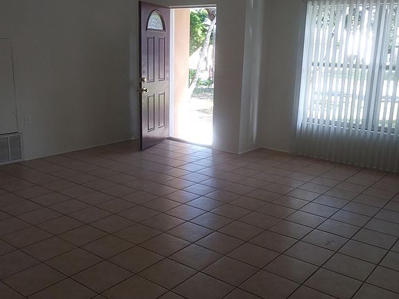 4th image of 1252 Pineview Ave
