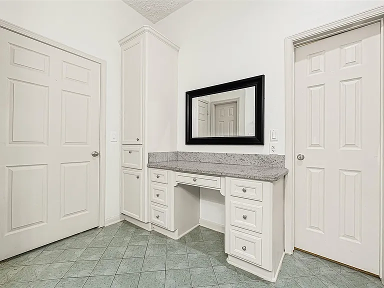 10535 Emnora Ln — Photo 9