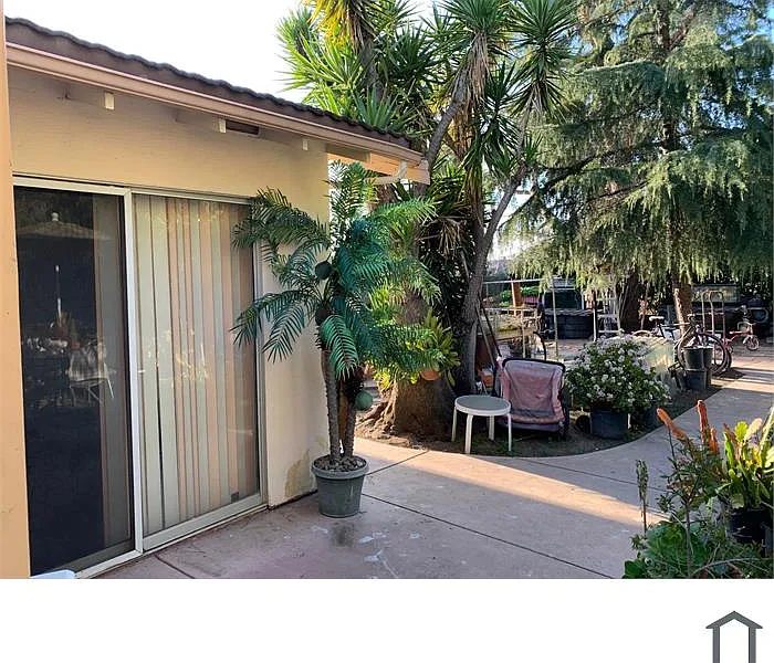 2 bed, 450 sqft, $2,400 — Photo 4
