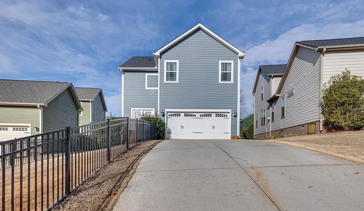 3 bed, 2280 sqft, $3,500 — Photo 4
