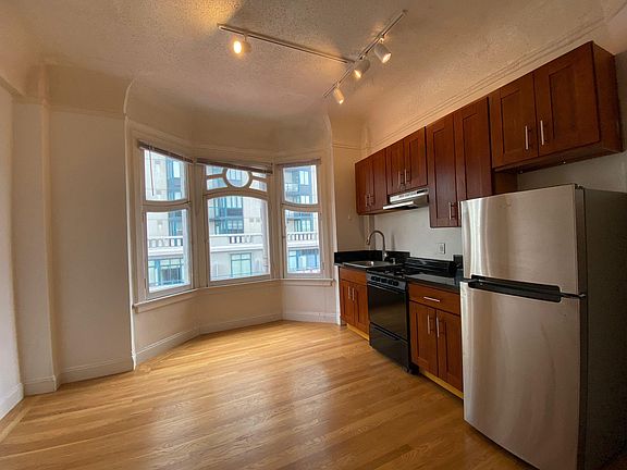 3rd image of 851 Ofarrell St APT 402
