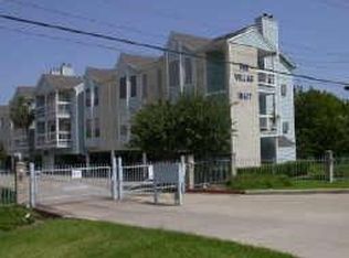 18617 Egret Bay Blvd APT 303, Houston, TX 77058